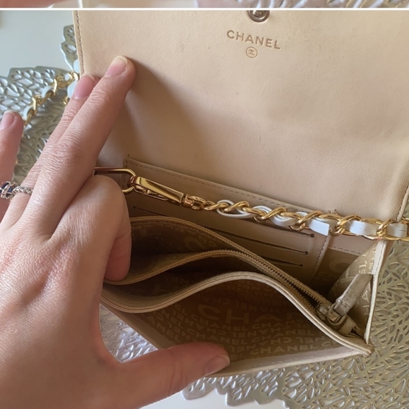 Chanel Precious Symbol - Picture 8 of 11